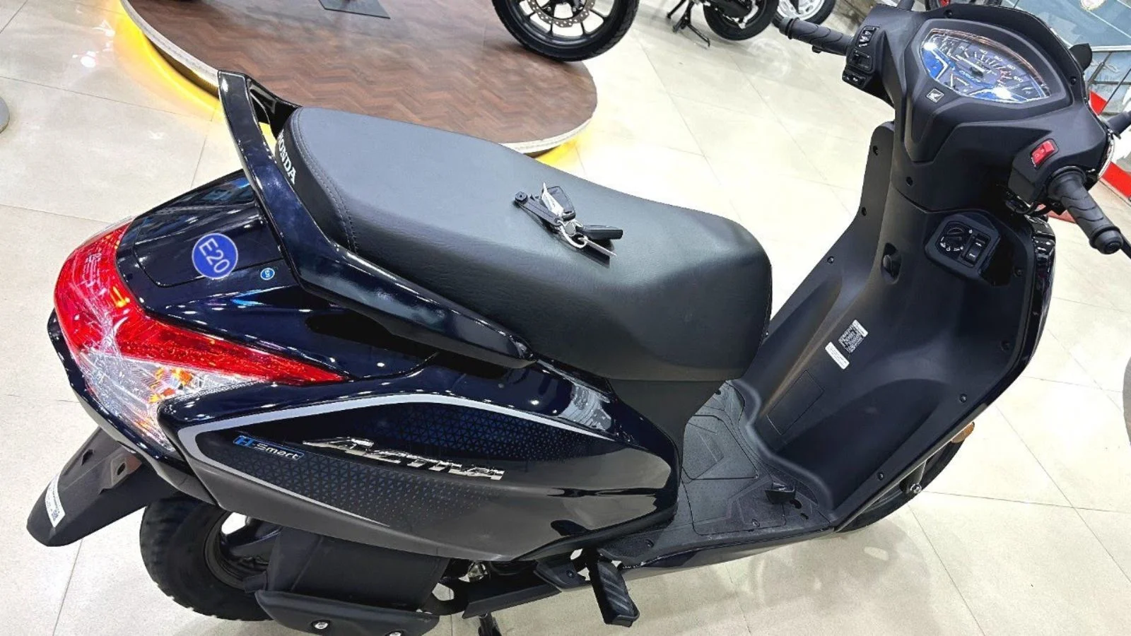 TVS Jupiter Stardust Black Edition – Bold Looks, 60 kmpl, and Amazing Features at ₹79,999